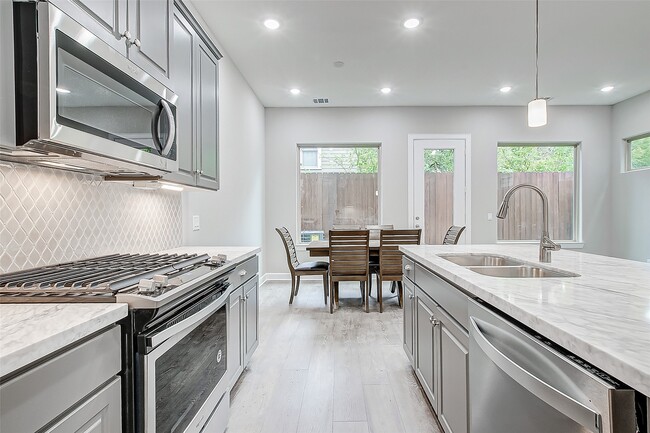 Building Photo - 5105 Pine Reach Dr