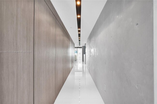 Building Photo - 3535 S Ocean Dr