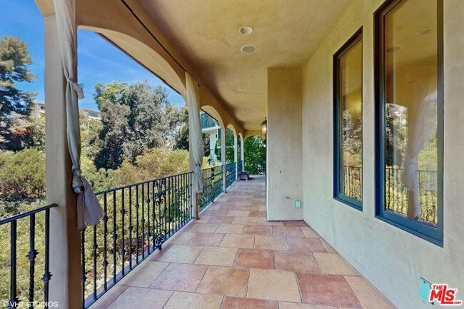 Building Photo - 3311 Deronda Dr