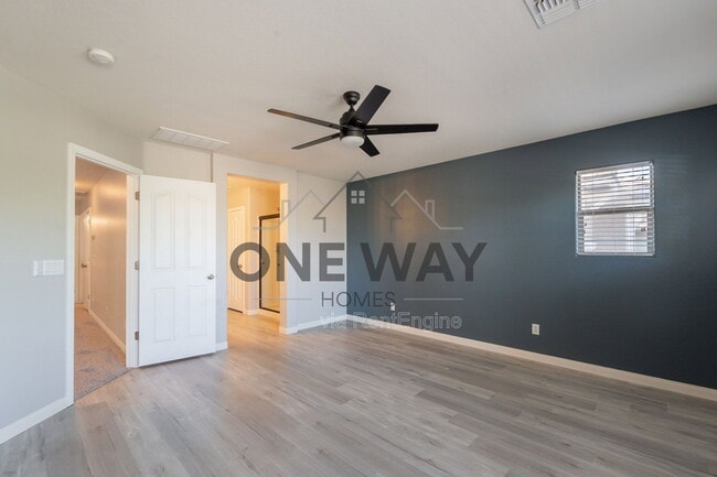 Building Photo - 1057 S Deerfield Ln
