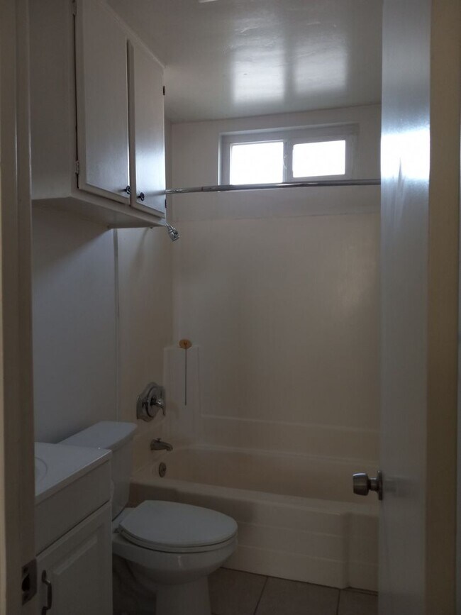 Building Photo - Location is Everything!  2 Minute Walk to ...