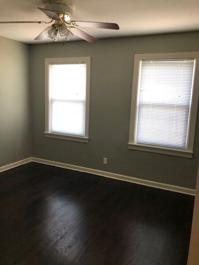 Building Photo - Stunning 3 Bedroom, 2 Bath Home in Univers...