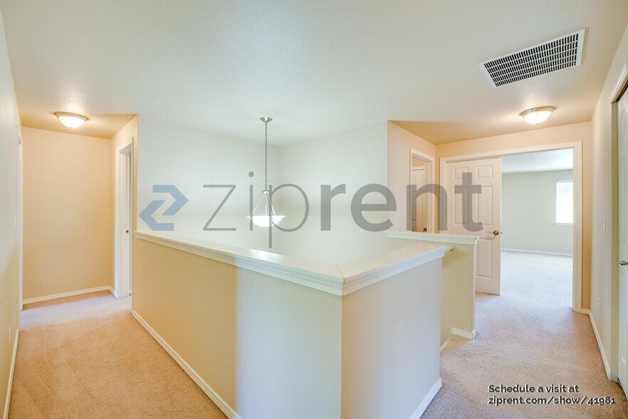 Building Photo - 2344 Pleasanton Ct SE