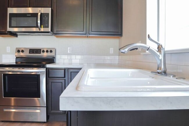 Building Photo - Roe Street Townhomes