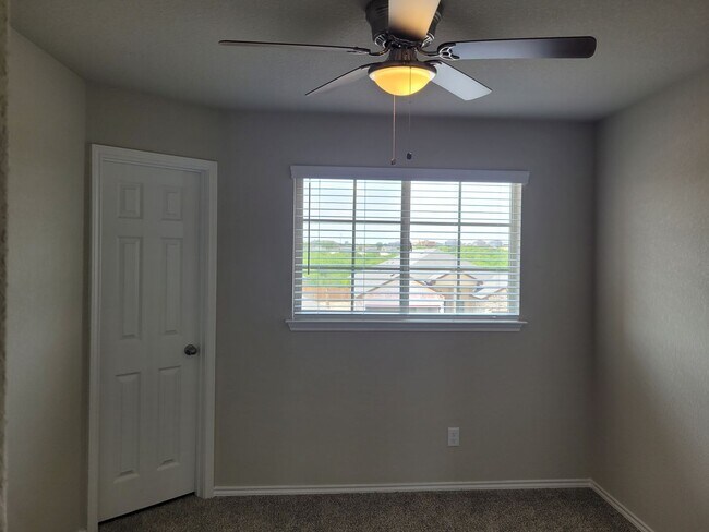 Building Photo - Quiet Community with Easy Access to Randolph