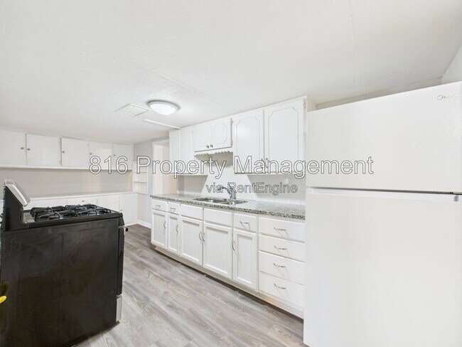 Building Photo - 126 S Village Terrace