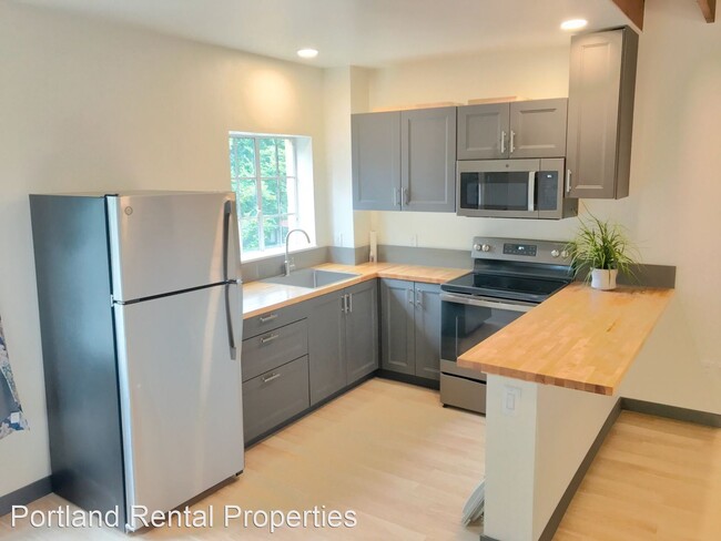 Building Photo - Studio, 1 bath House - 2829 SE Belmont St....