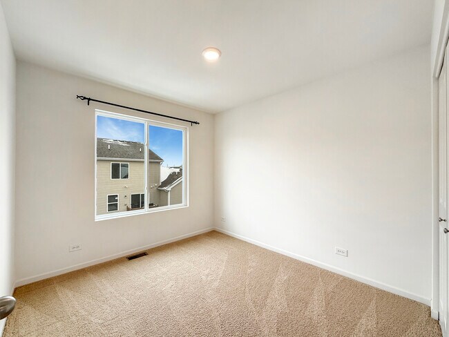 Building Photo - 2385 Upland Rd