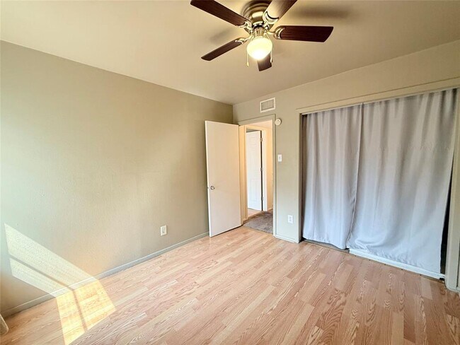 Building Photo - 2124 Burton Dr