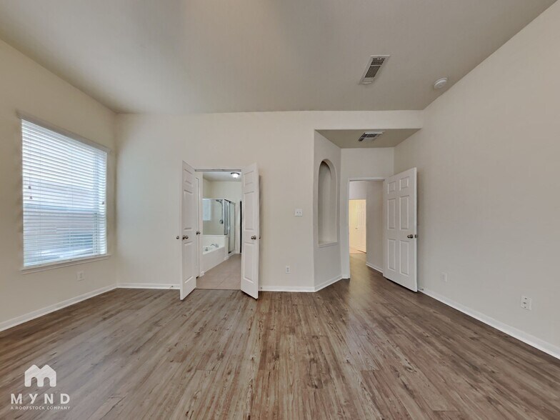 Building Photo - 7711 Summer Shore Dr