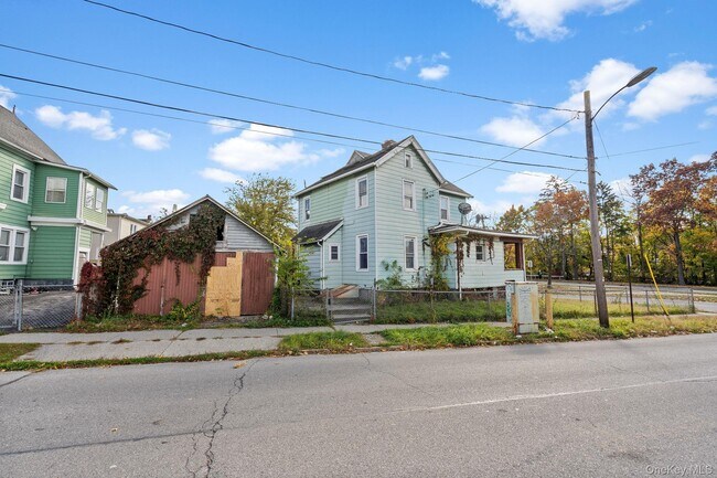 Building Photo - 87 Winnikee Ave