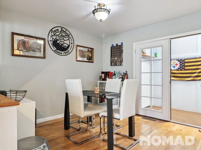 Building Photo - 3 Bedroom Townhome in Aurora