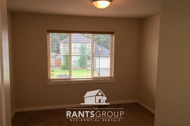 Building Photo - Spacious 4-Bedroom Craftsman Home in Lacey!