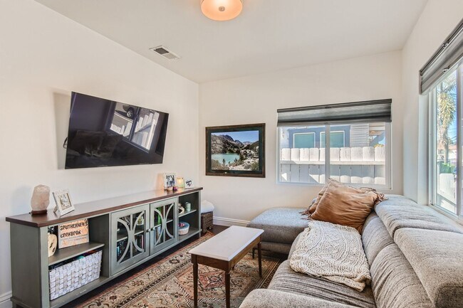 Primary Photo - Vintage and Efficient 2 Bedroom Craftsman in North Park