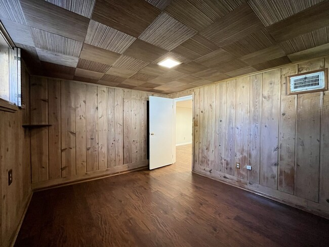 Building Photo - Bright and Welcoming Home with Modern Kitchen, Expansive Backyard & Flexible Living Space