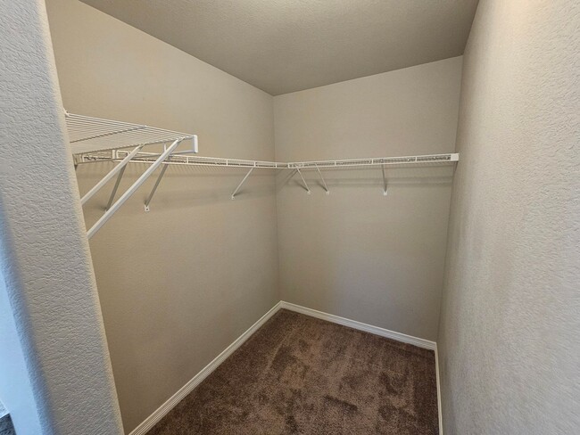 Building Photo - 3 Bed 3 bath house in Lorson Ranch!