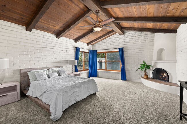 Building Photo - This Beautiful Hacienda Style Home combine...