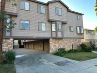 Building Photo - 302 W Loraine St
