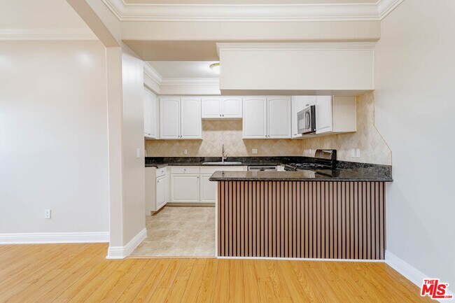 Building Photo - 421 E Santa Anita Ave