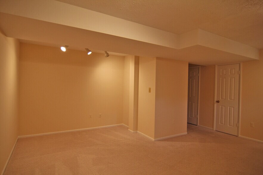 Building Photo - 6148 Martins Landing Ct