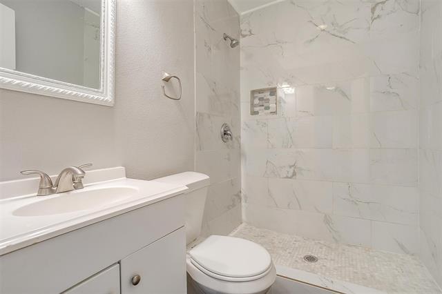 Building Photo - 10325 Fern Dr