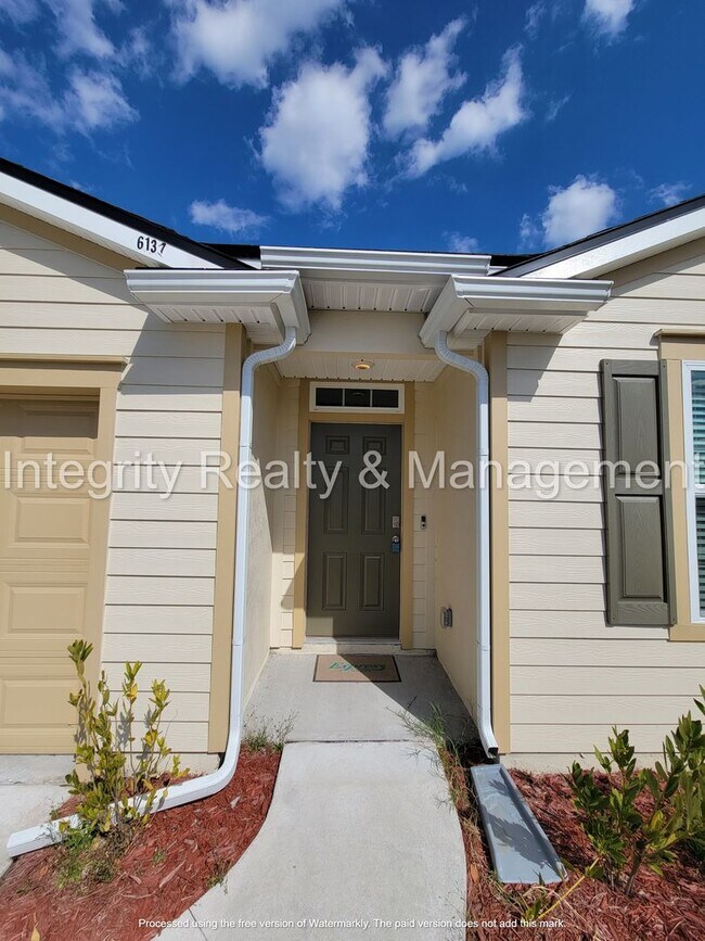 Building Photo - Newer 4 Br, 2 Bath home