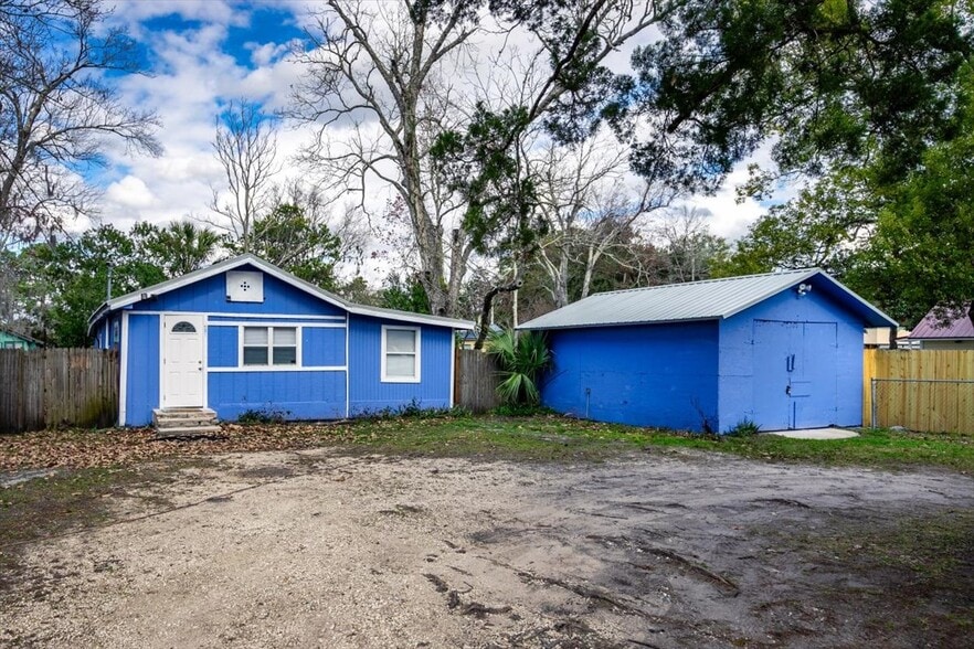 Building Photo - 531 New Berlin Rd