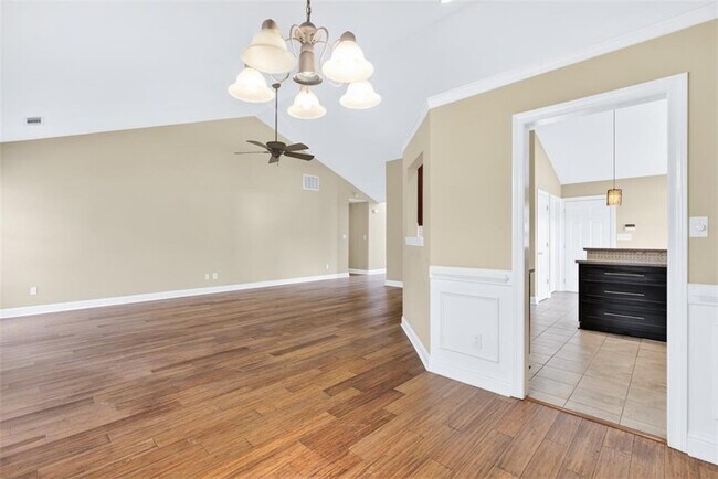 Building Photo - 135 Saltcreek Point NE