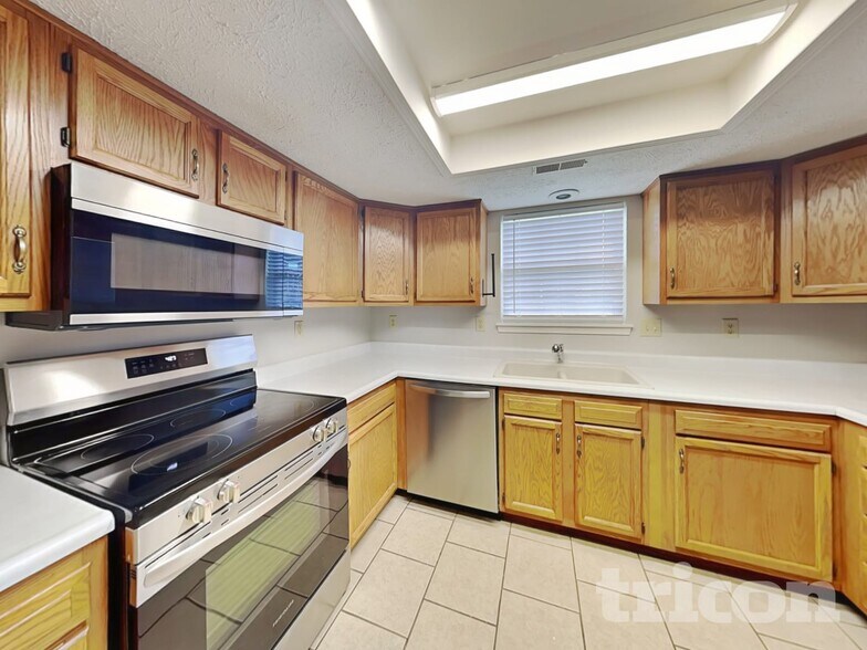 Building Photo - 12115 Mockernut Ct