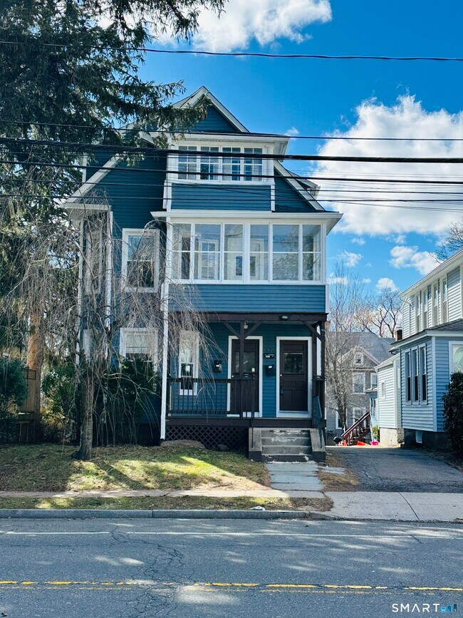 Building Photo - 133 Quaker Ln S