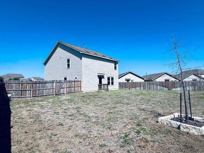 Building Photo - 10135 Ana Hts