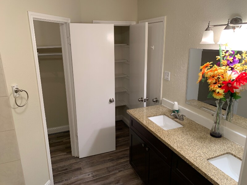 Building Photo - 13246 Sharpbill Dr