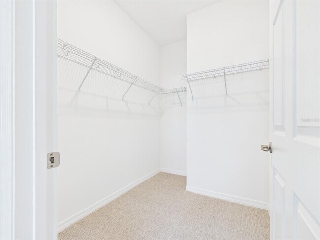 Building Photo - 5824 SW 70th Ave