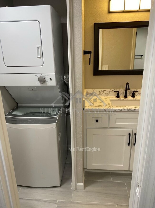 Building Photo - 10610 S 48th St