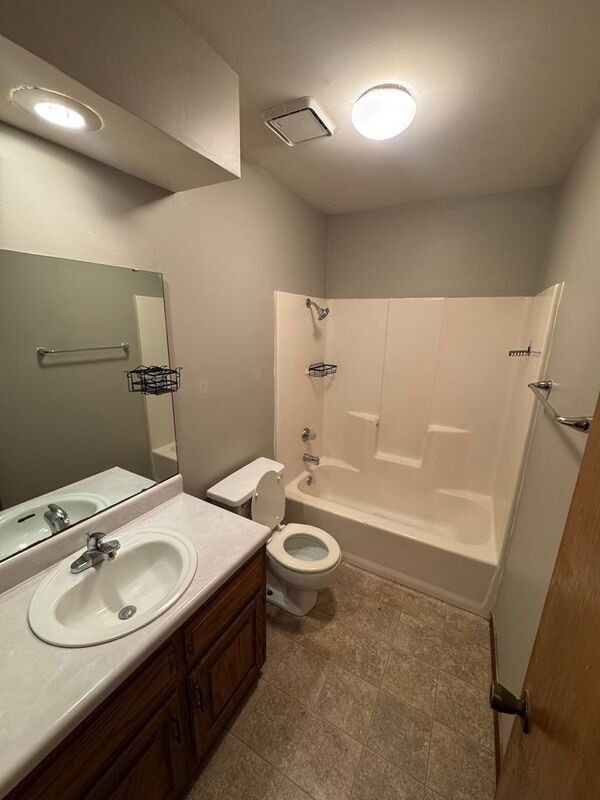 Building Photo - 296 Streamside Ct