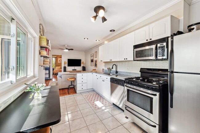 Building Photo - 93 Pearl St