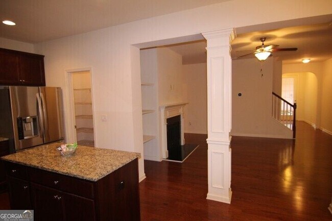 Building Photo - 5850 Vinyard Ln
