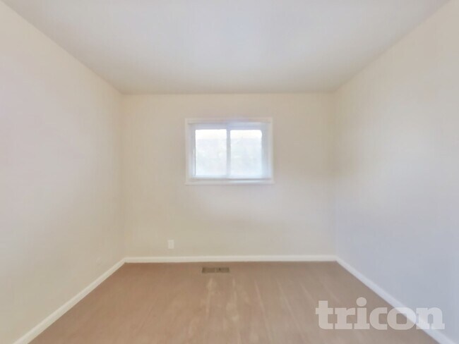 Building Photo - 2340 Logan Way