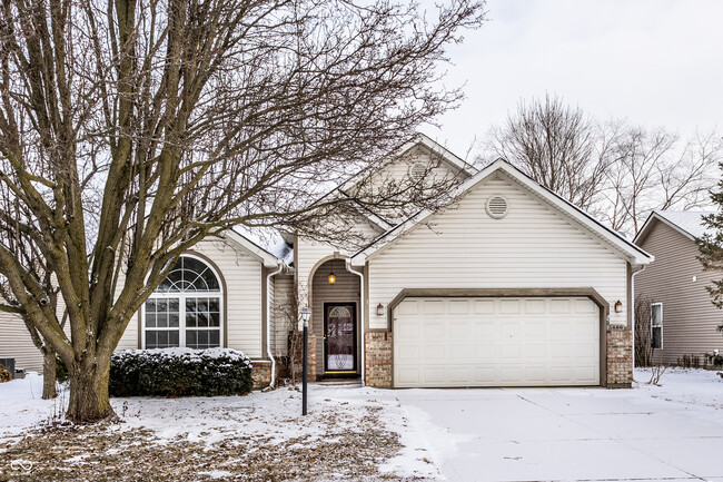 Building Photo - 5886 Hollow Oak Trail