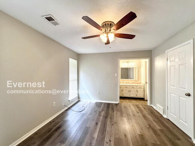 Building Photo - 3525 Dorchester Dr