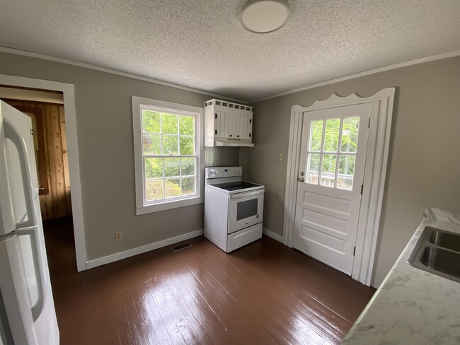 Building Photo - 405 McArthur Blvd