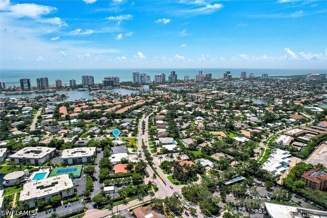 Building Photo - 740 Park Shore Dr