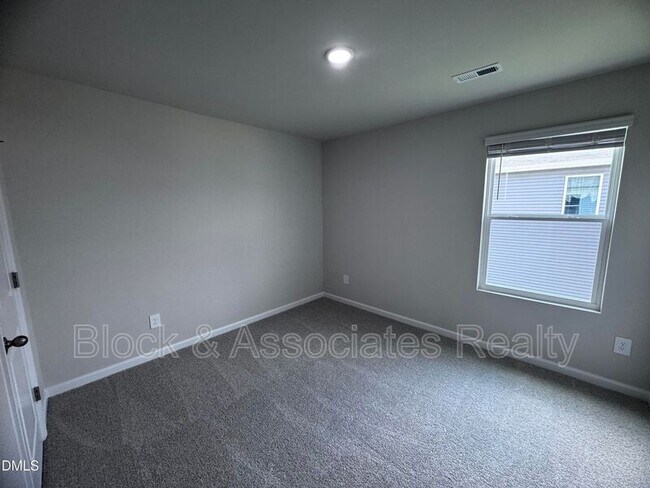 Building Photo - 50 Thistle Patch Pl