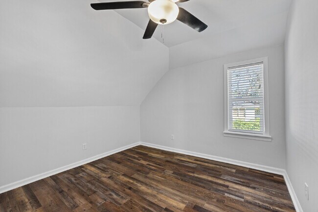 Building Photo - 430 Lawton Ave