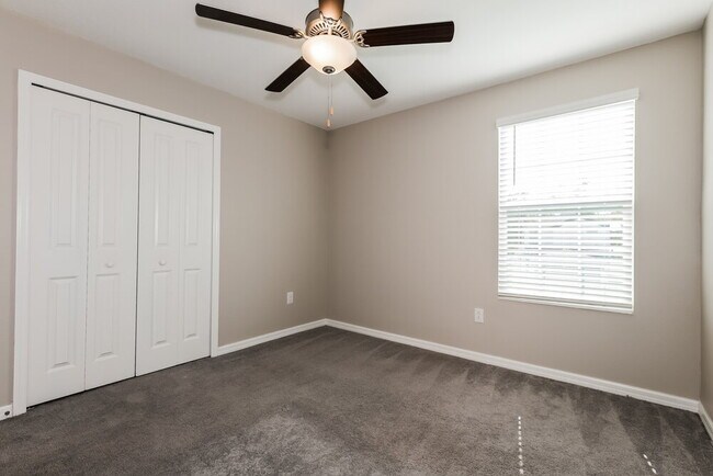 Building Photo - 7340 Spring Snowflake Ave