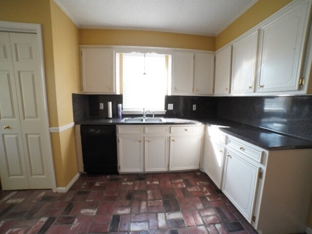 Building Photo - 1570 Heartwood Dr