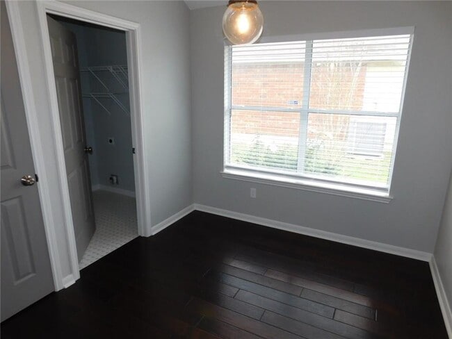 Building Photo - 651 Columbine Ave