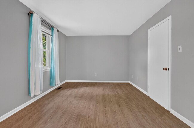 Building Photo - 8346 Stationhouse Ct