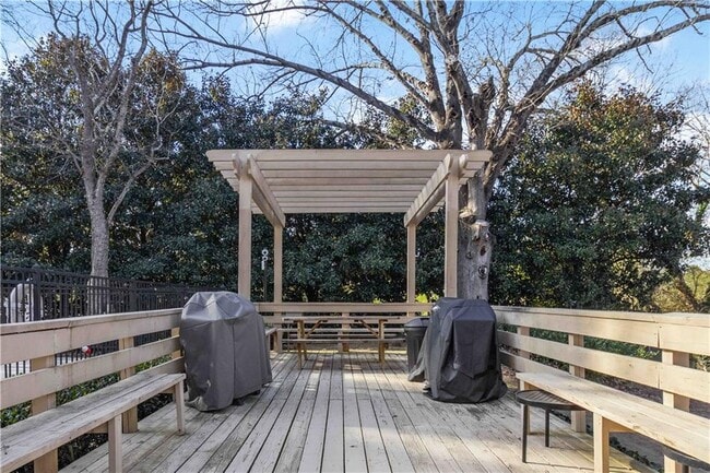 Building Photo - 1501 Clairmont Rd