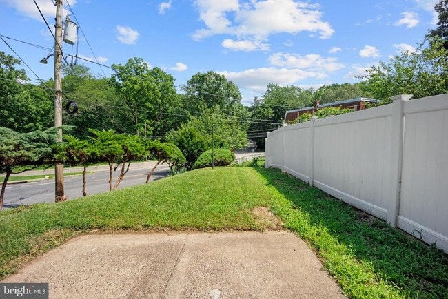 Building Photo - 857 Green Valley Dr